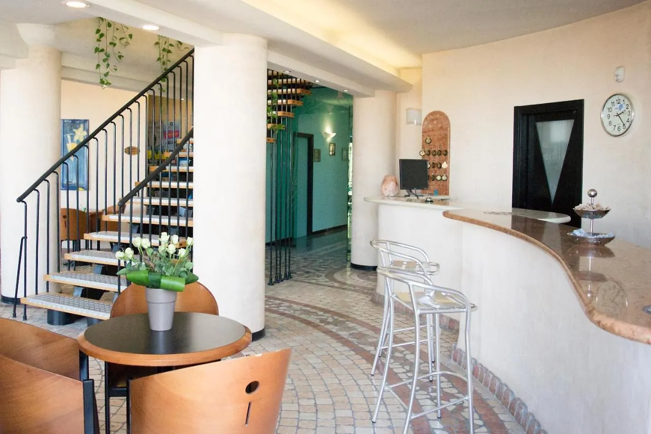 Amba Hotel Rimini 3*,